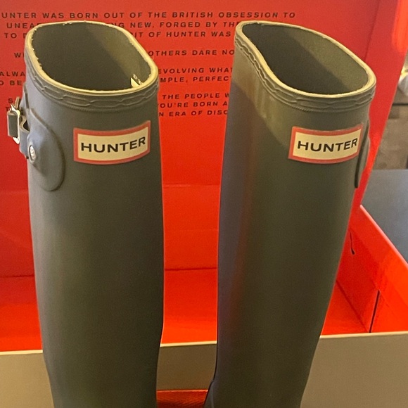 Hunter Kids Green Rain Boots - Picture 3 of 9